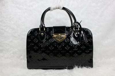 Louis Vuitton M95332 black