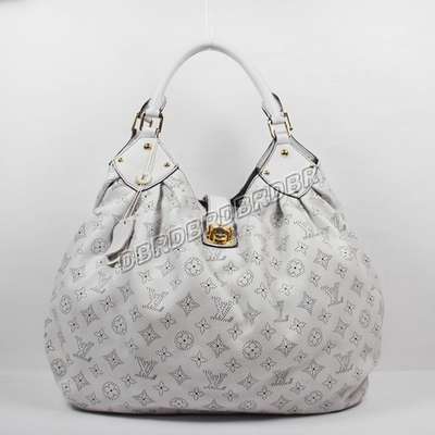 Louis Vuitton M95545 beige white