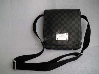 Louis Vuitton N51210 black