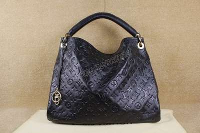 Louis Vuitton M93447 black