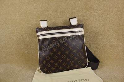 Louis Vuitton M40044