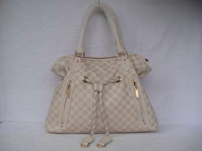 Louis Vuitton M91621 beige white